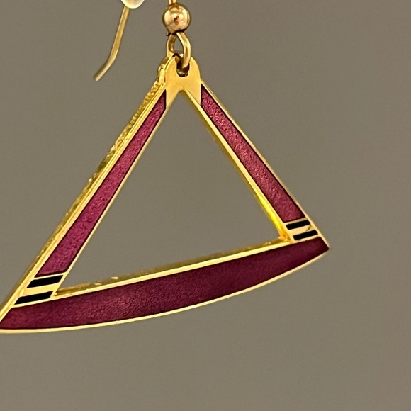 Pair of vintage, Isle of Skye, triangle shaped Earrings for pierced ears. - Picture 4 of 12